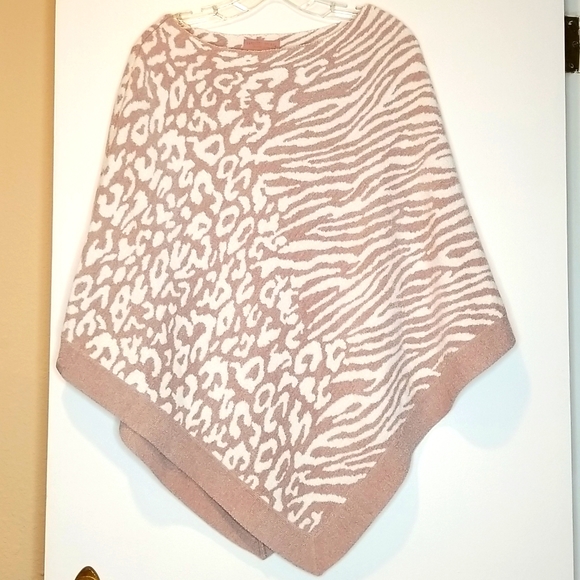 Barefoot Dreams Cozy Ultra Lite Ocean Breeze Faded Rose Animal Print Poncho 1 sz - Picture 2 of 8